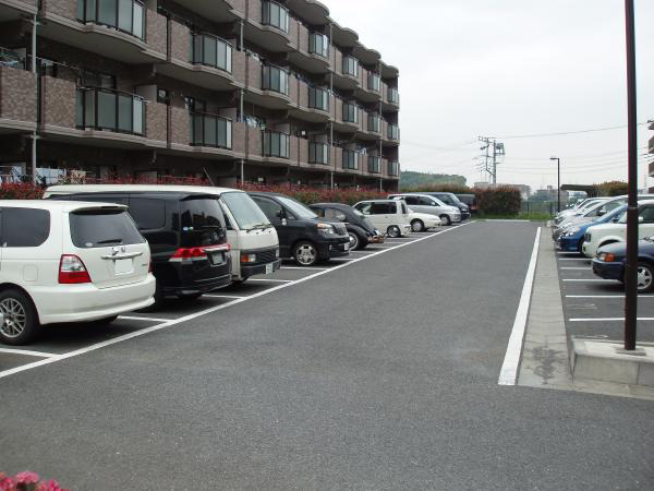 レジデンス山手台 駐車場