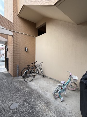 ヒルサイド森 駐車場