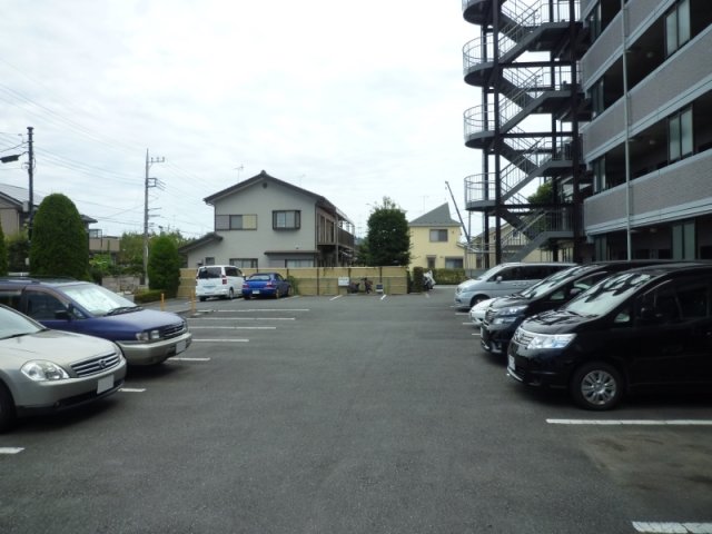 パークヒル瀬谷 駐車場