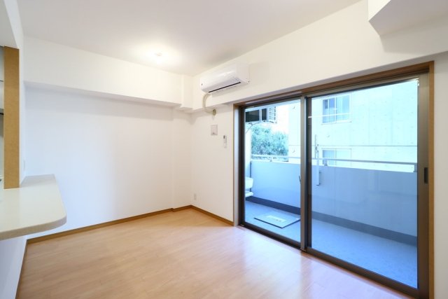 リブゼ横浜紅葉坂 居間