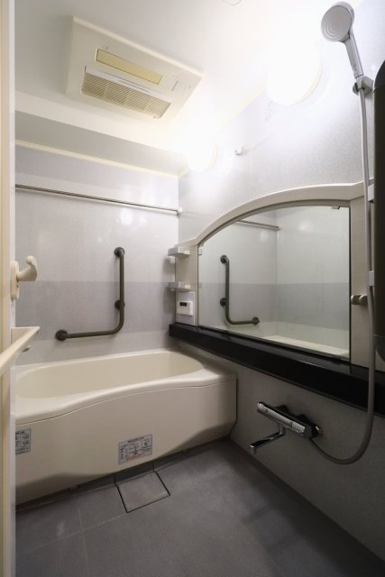 リブゼ横浜紅葉坂 風呂