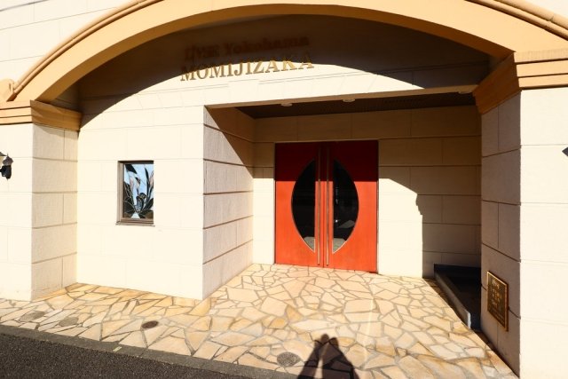 リブゼ横浜紅葉坂 エントランス