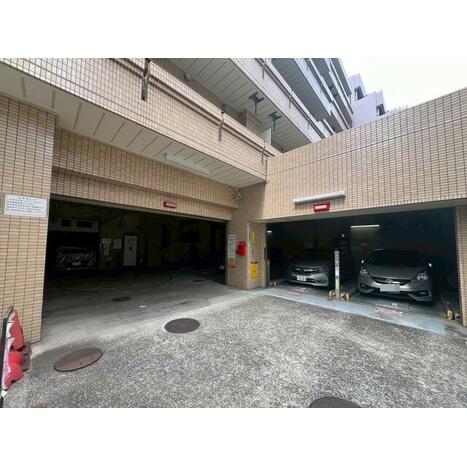 シェリーヒルズ横浜 駐車場