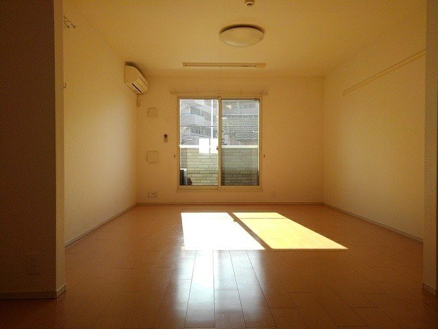 マーベラス・エム 居間